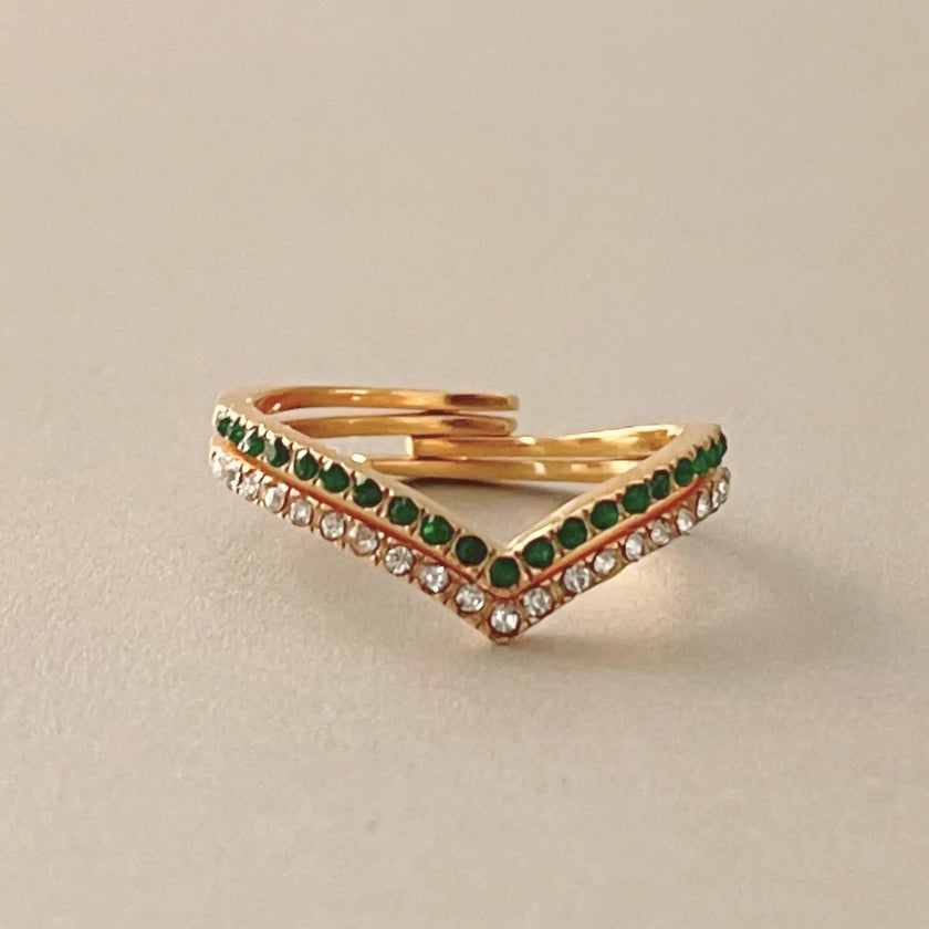 Anello sottile a forma di forcella Marina Luxe placcato in oro 18k