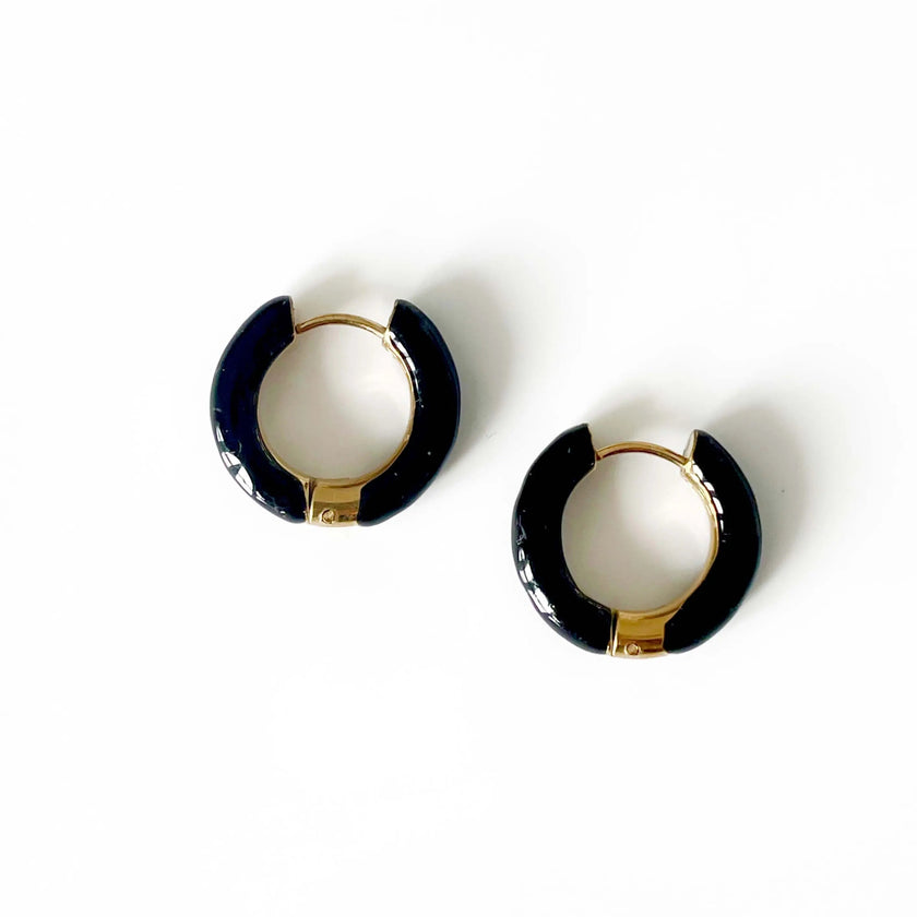 Orecchini a cerchio neri Autumn Luxe placcati in oro 18k