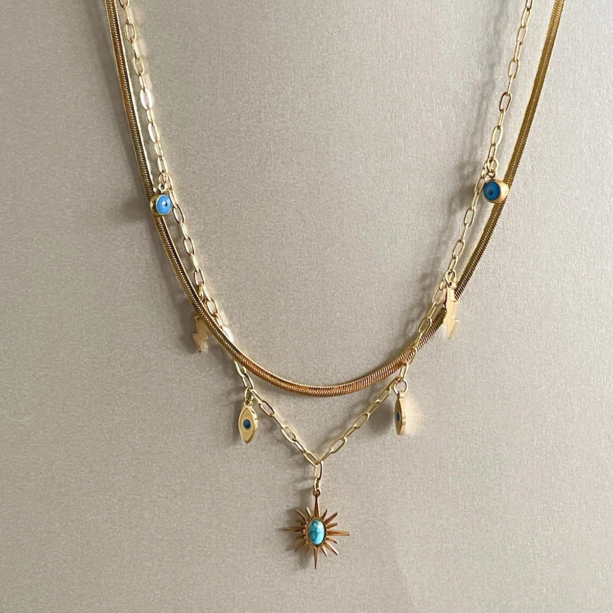 Collana Cleopatra a doppio strato con ciondoli placcata in oro 18k