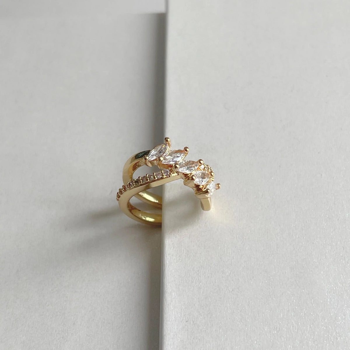 Ear cuff Erra color oro con gioielli