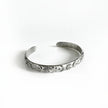 Bracciale rigido Helia Luxe color argento con motivi celestiali
