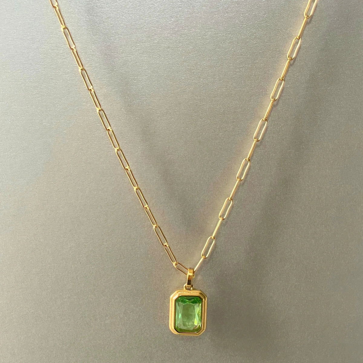 Collar Colgante Elena Luxe con Gema Verde