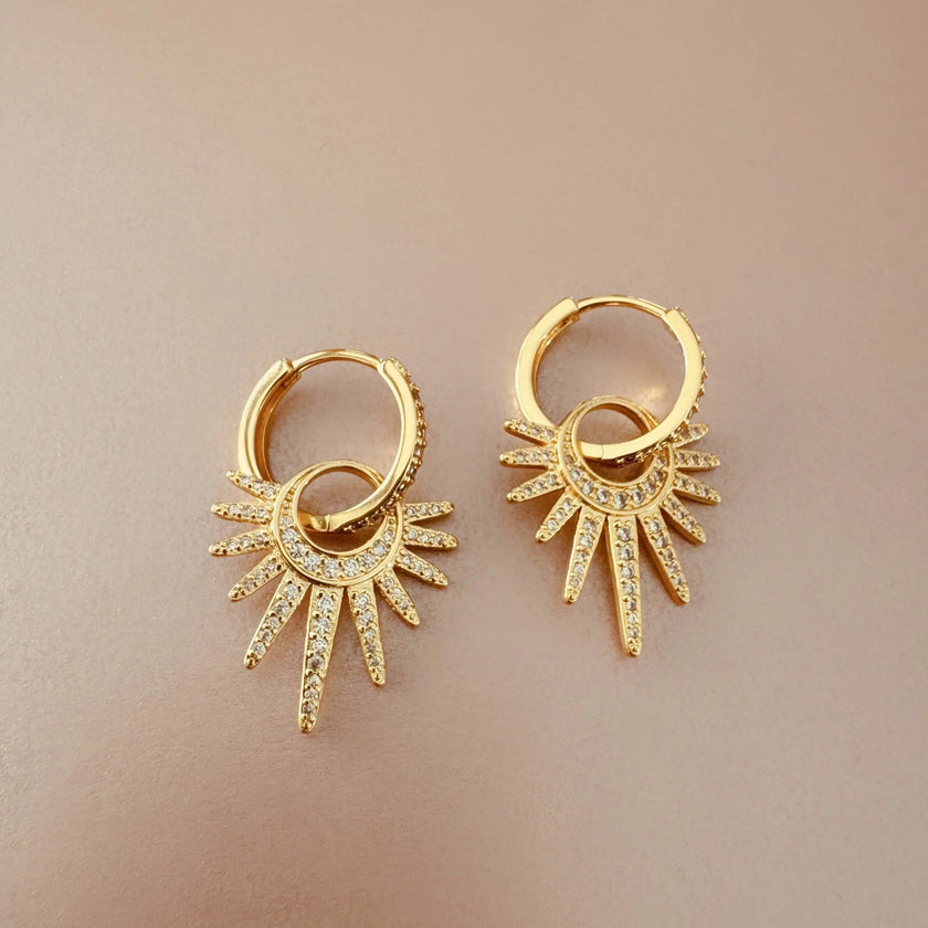 Orecchino a cerchio con ciondolo Nola Sunburst
