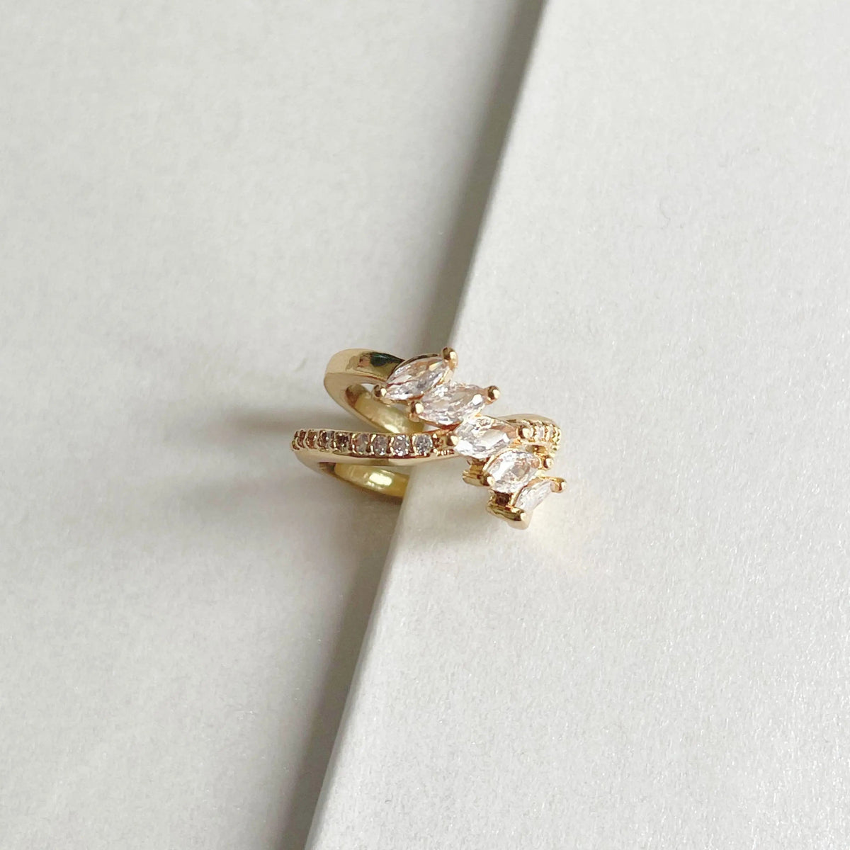 Ear cuff Erra color oro con gioielli