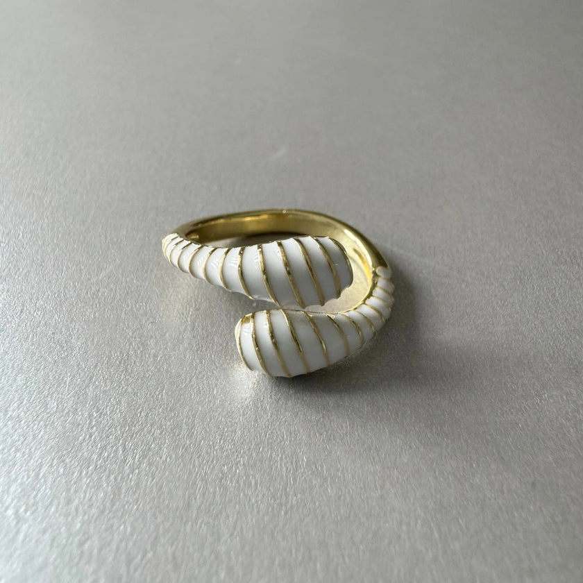 Anello Sloane in smalto bianco e oro