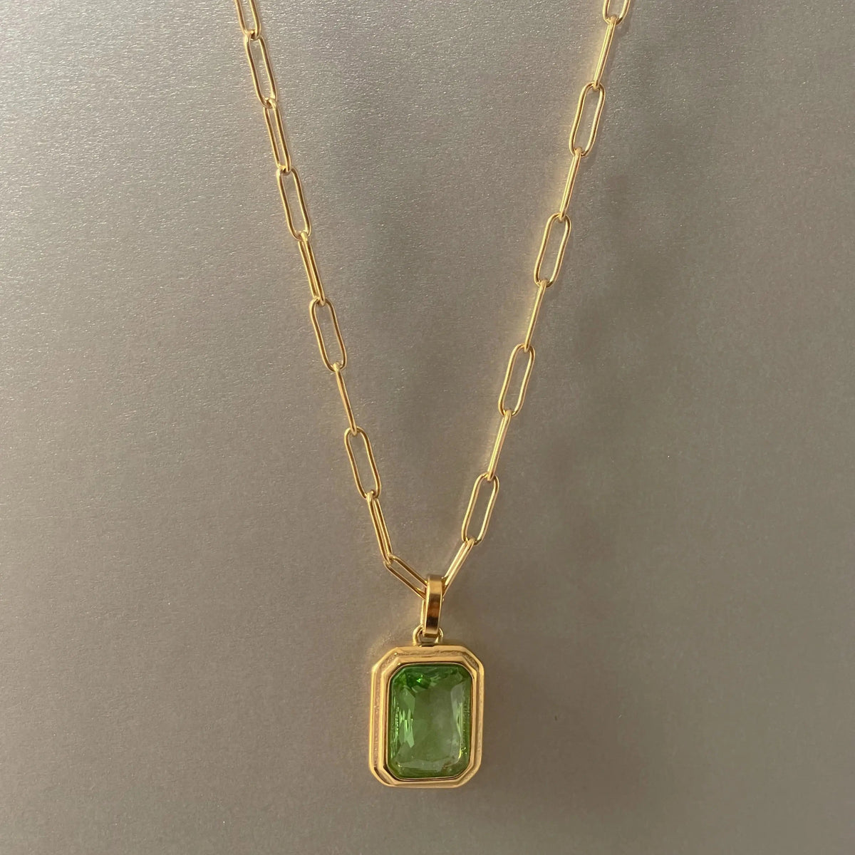 Collar Colgante Elena Luxe con Gema Verde