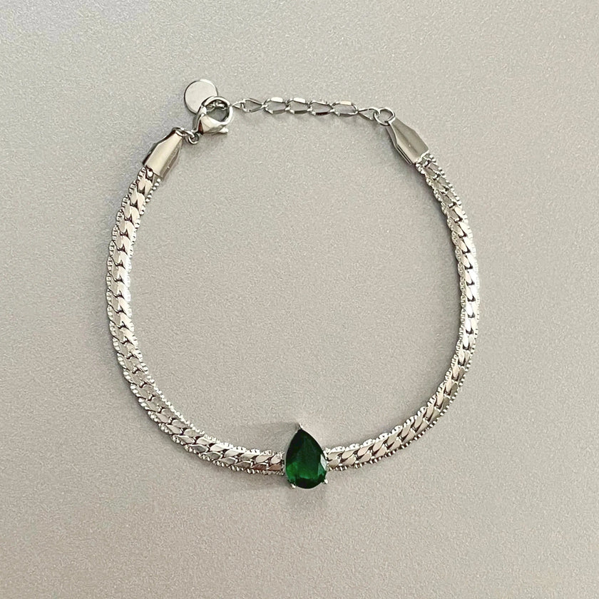 Pulsera Serena Luxe de esmeraldas y circonitas en forma de lágrima