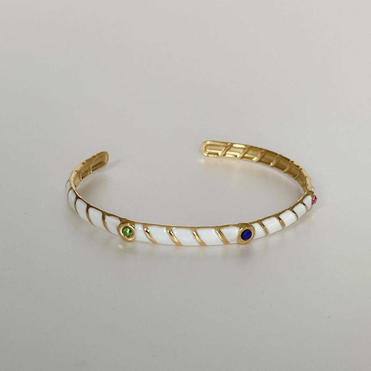 Brazalete Kalinda Luxe Esmaltado Chapado en Oro de 18k