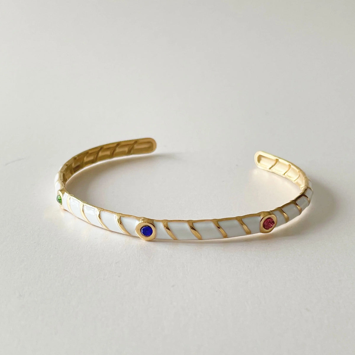 Brazalete Kalinda Luxe Esmaltado Chapado en Oro de 18k
