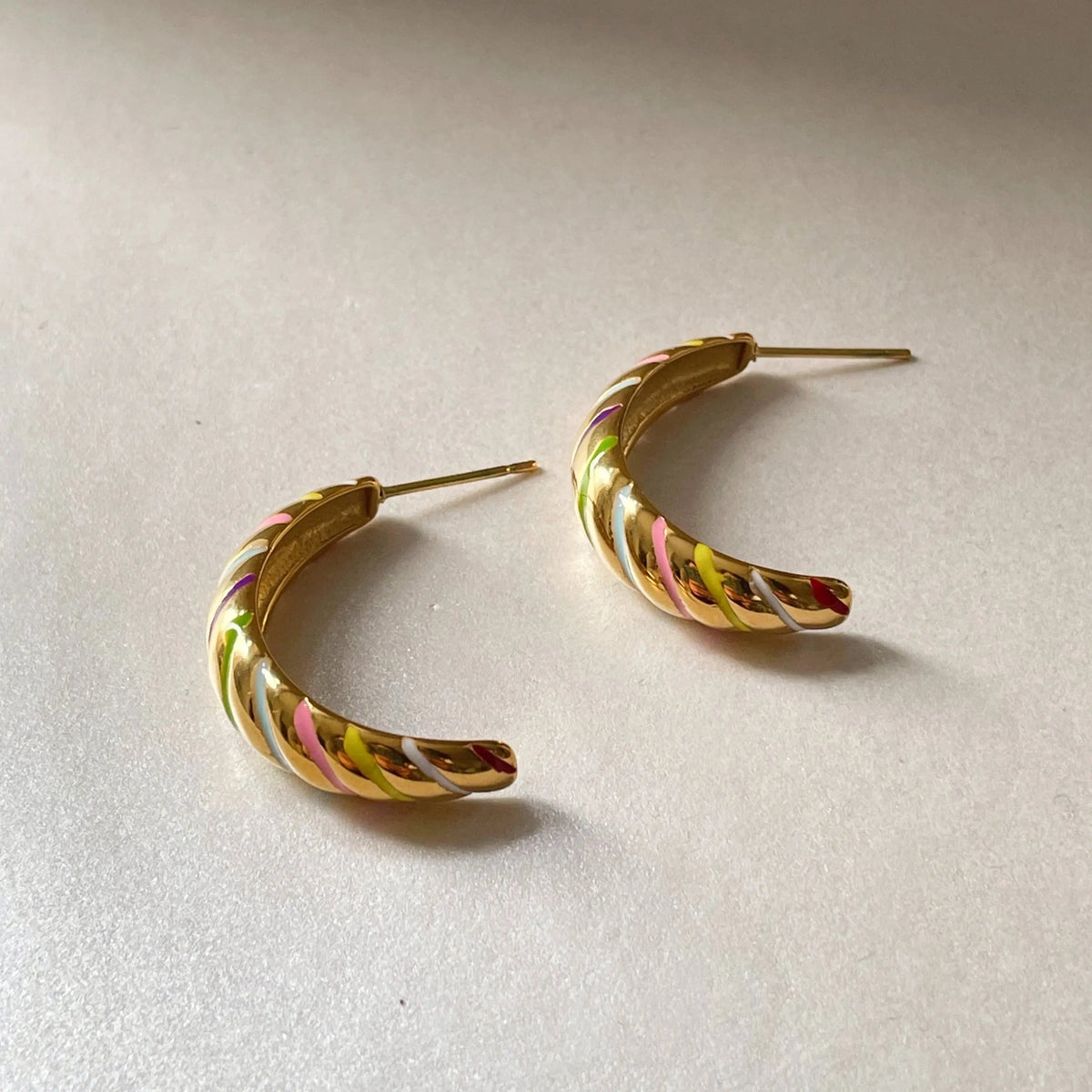 Orecchini Candy Stripe Vaani Luxe placcati in oro 18k