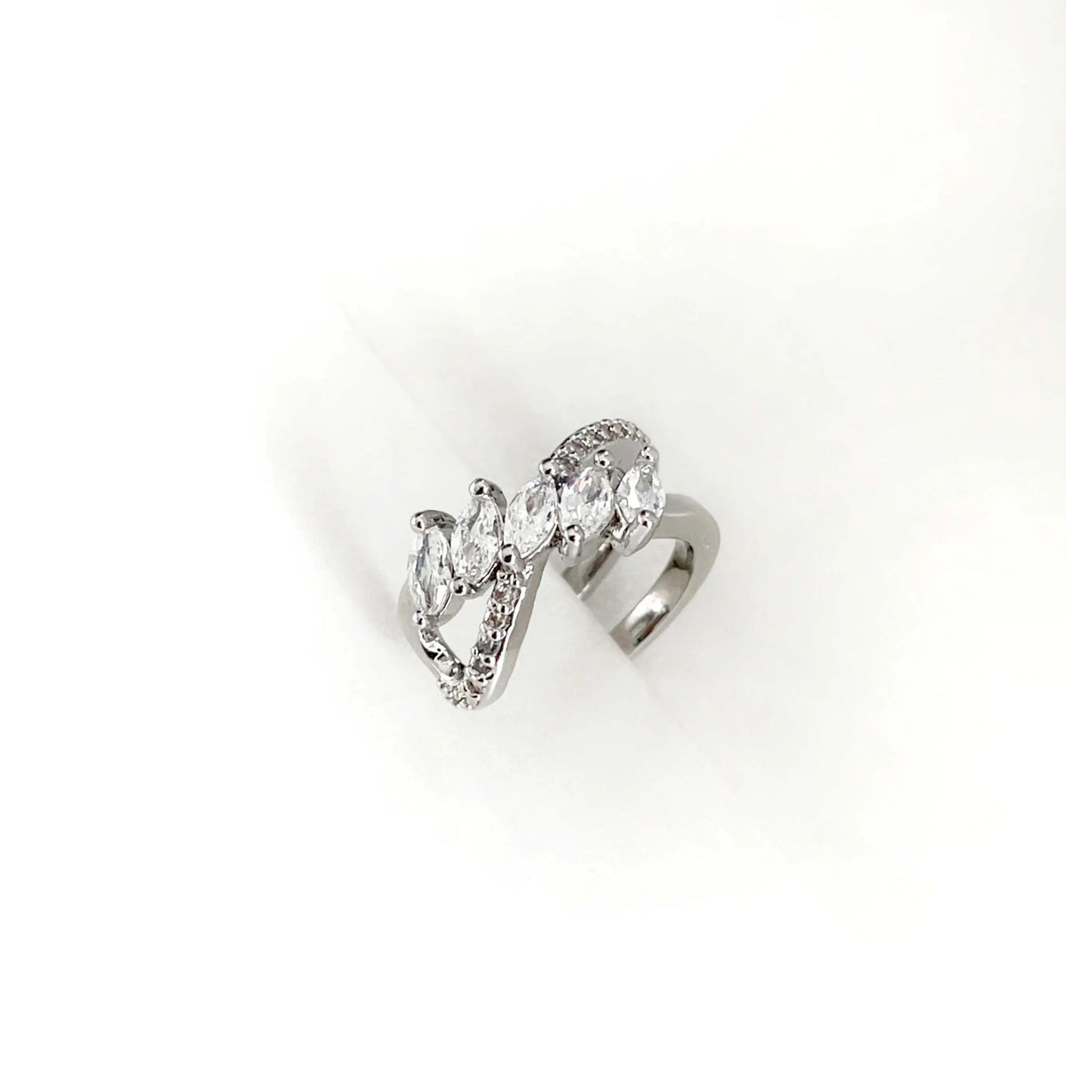 Ear cuff Erra color argento con gioielli