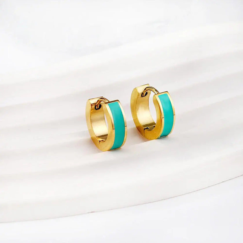 Alice Luxe 18k guldbelagte turkis huggie-øreringe