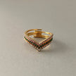 Anello sottile a forma di forcella Marina Luxe placcato in oro 18k