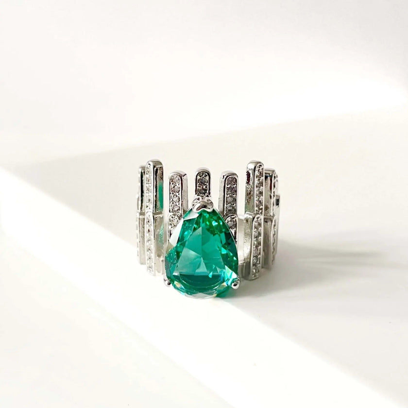 Bague cocktail Neela Statement à pierre facettée