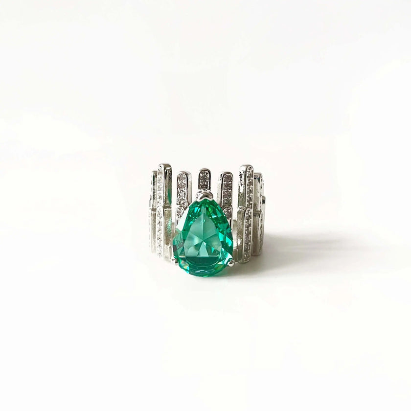 Bague cocktail Neela Statement à pierre facettée