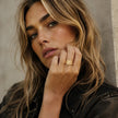 Anillo ancho de cristal irregular con baño de oro de 18 quilates Luna Luxe