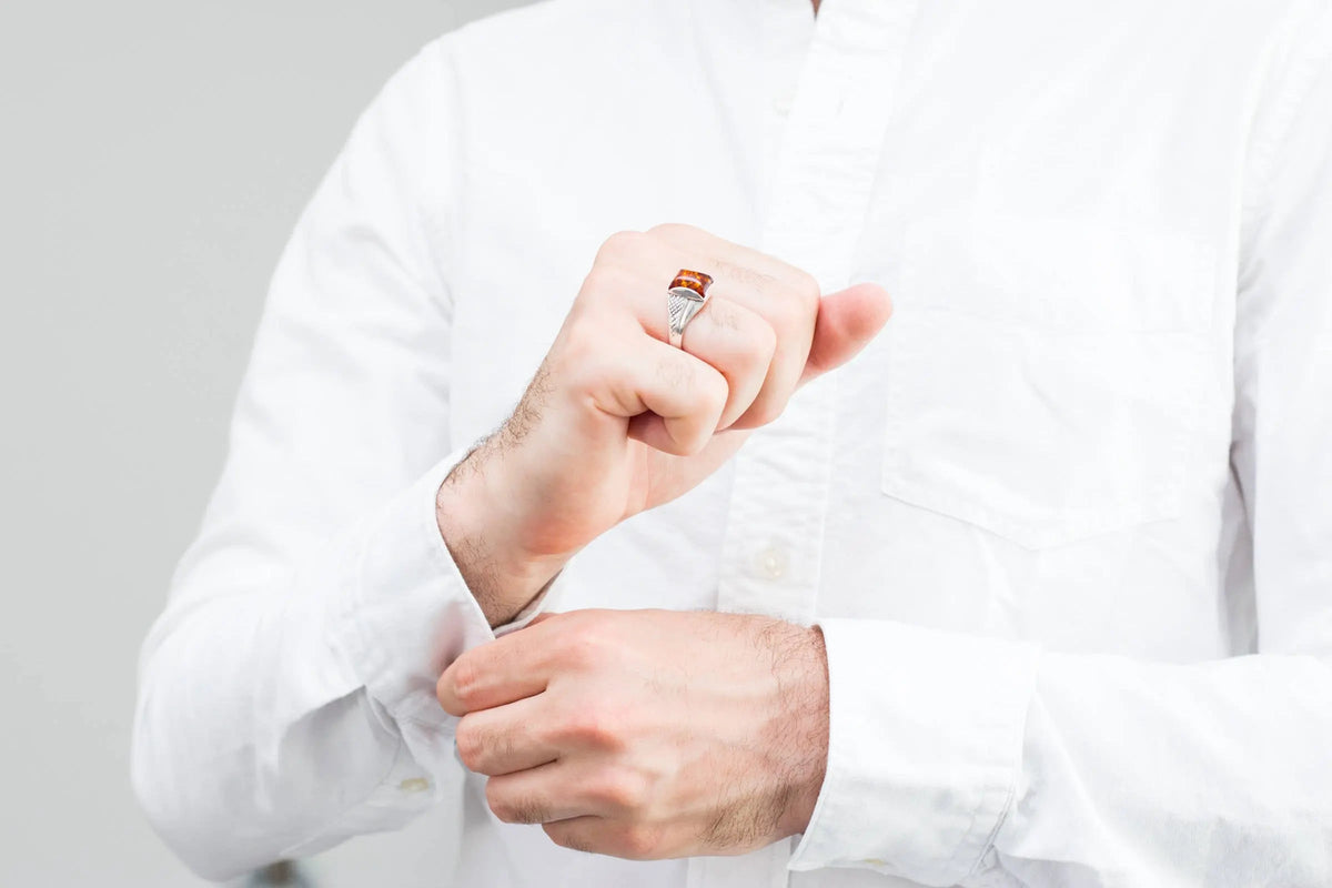 Anillo solitario de ámbar para hombre