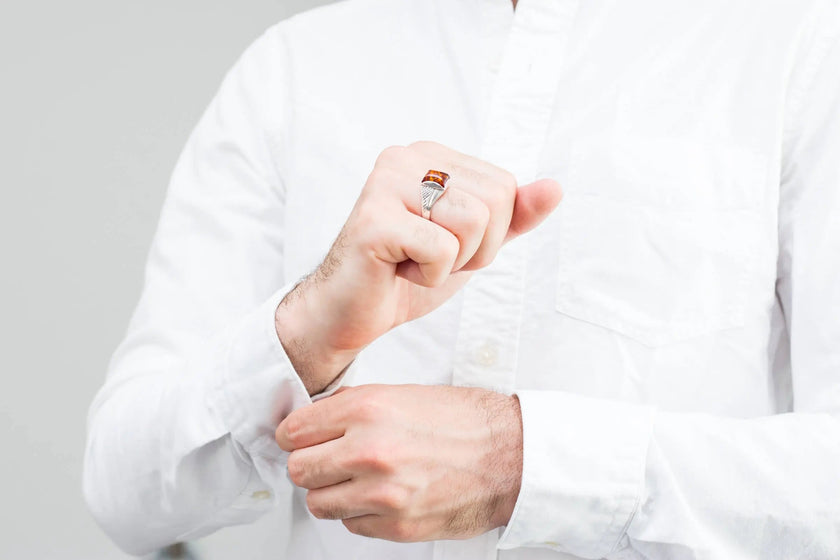 Anillo solitario de ámbar para hombre
