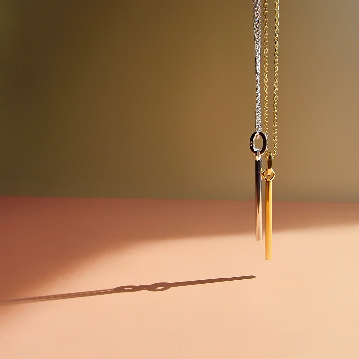 Minimalistischer Goldbarren-Anhänger