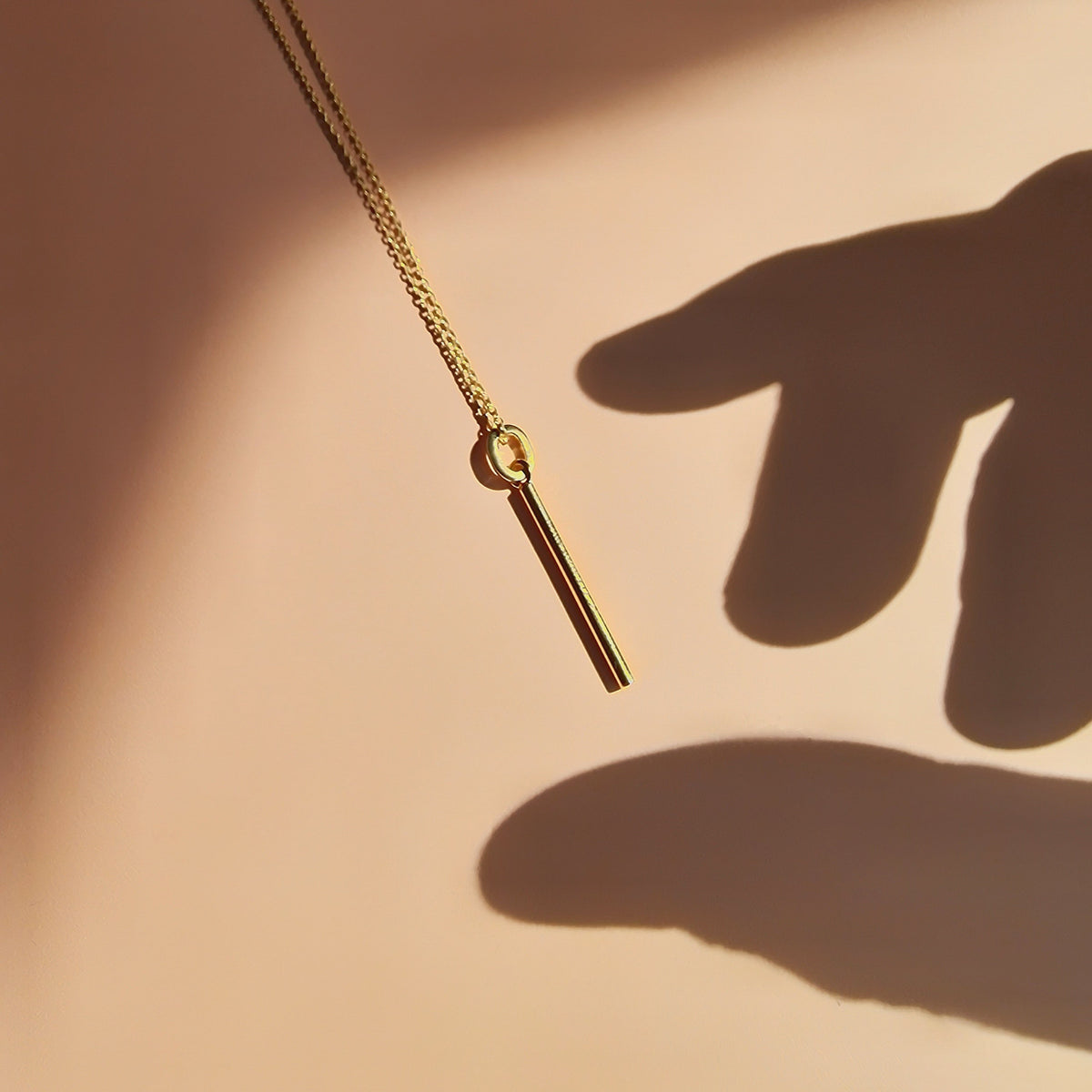 Minimalistischer Goldbarren-Anhänger