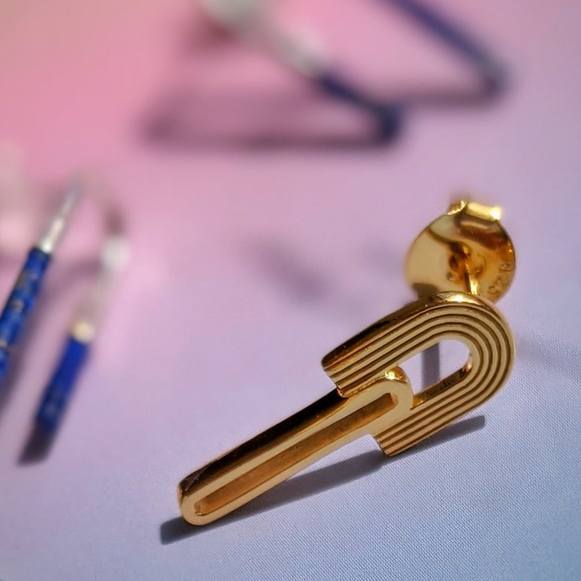 Regenbogenfarbene Ohrstecker
