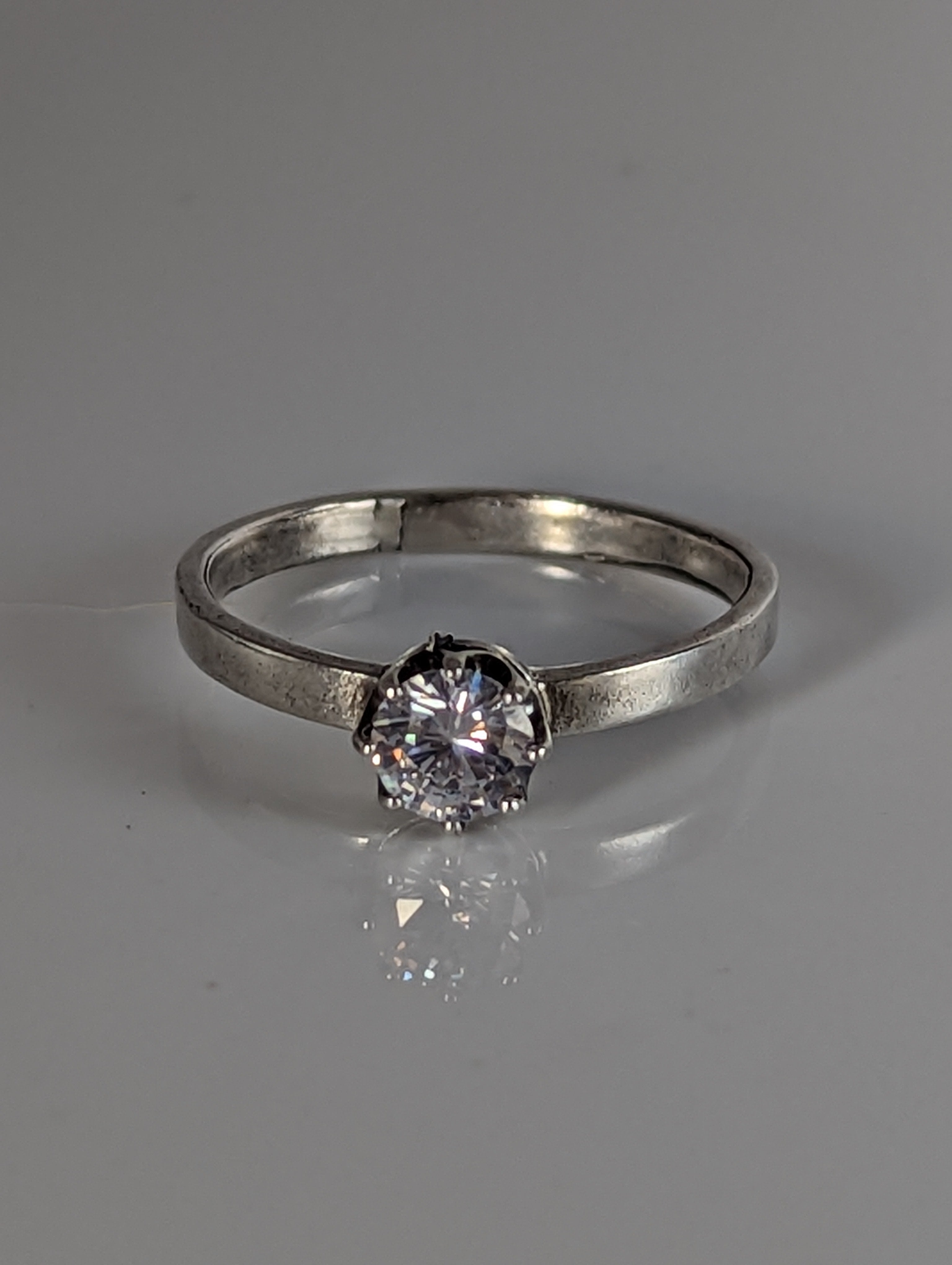Silver Steed Delicate , unique silver zirconia ring