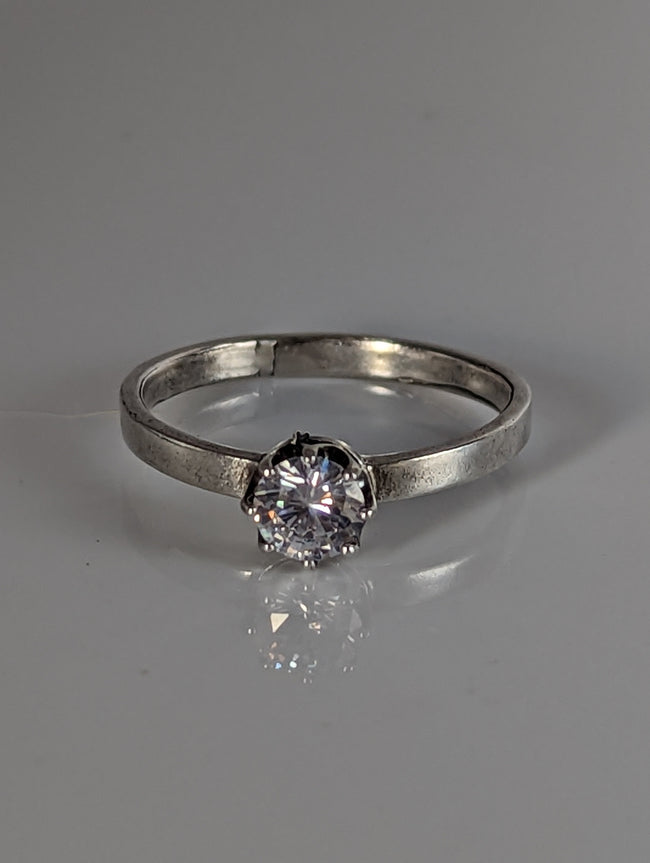 Silver Steed Delicate , unique silver zirconia ring