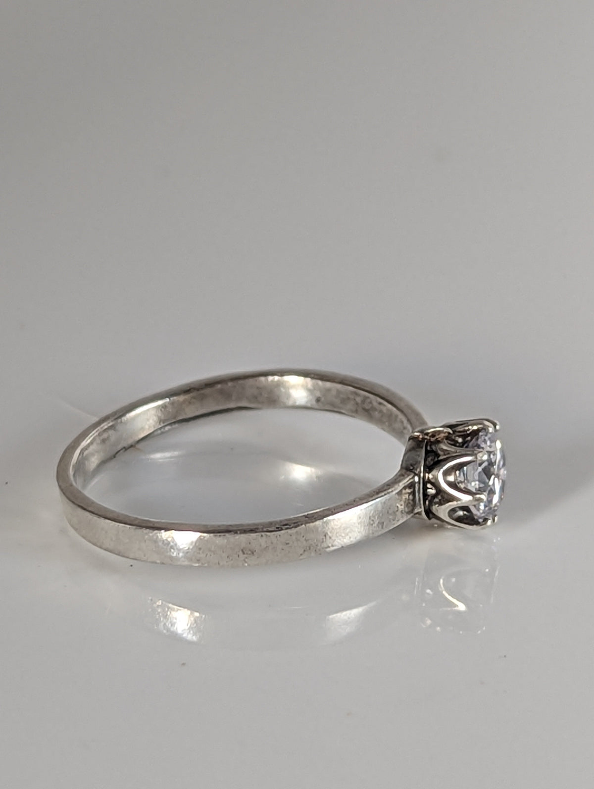 Silver Steed Delicate, einzigartiger Silber-Zirkonia-Ring