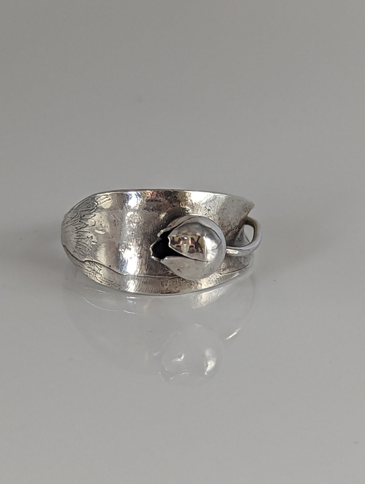 Silver Steed One Round Bud Ring