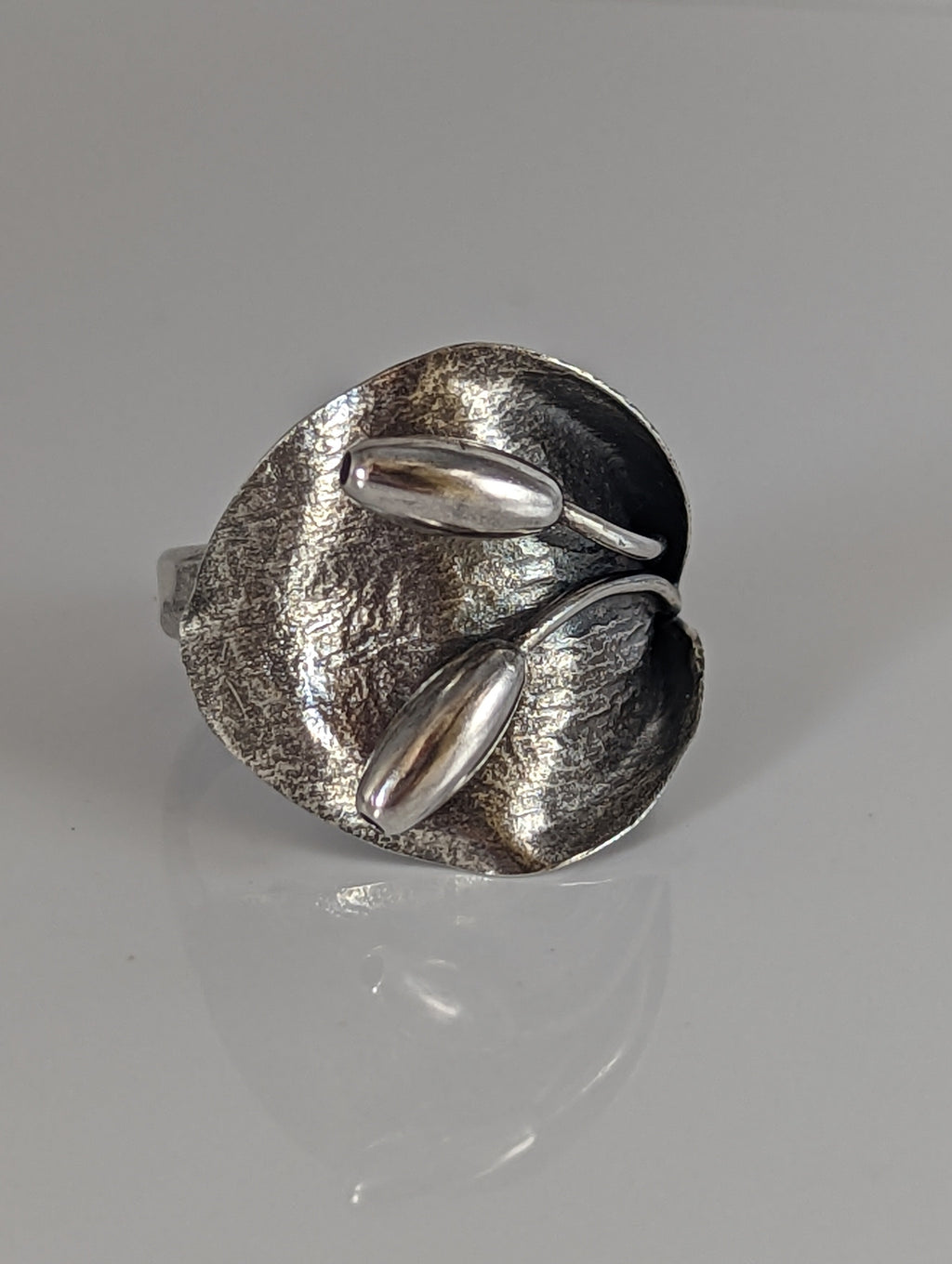 Silver Steed Big Leaf with Ornament Silver Ring