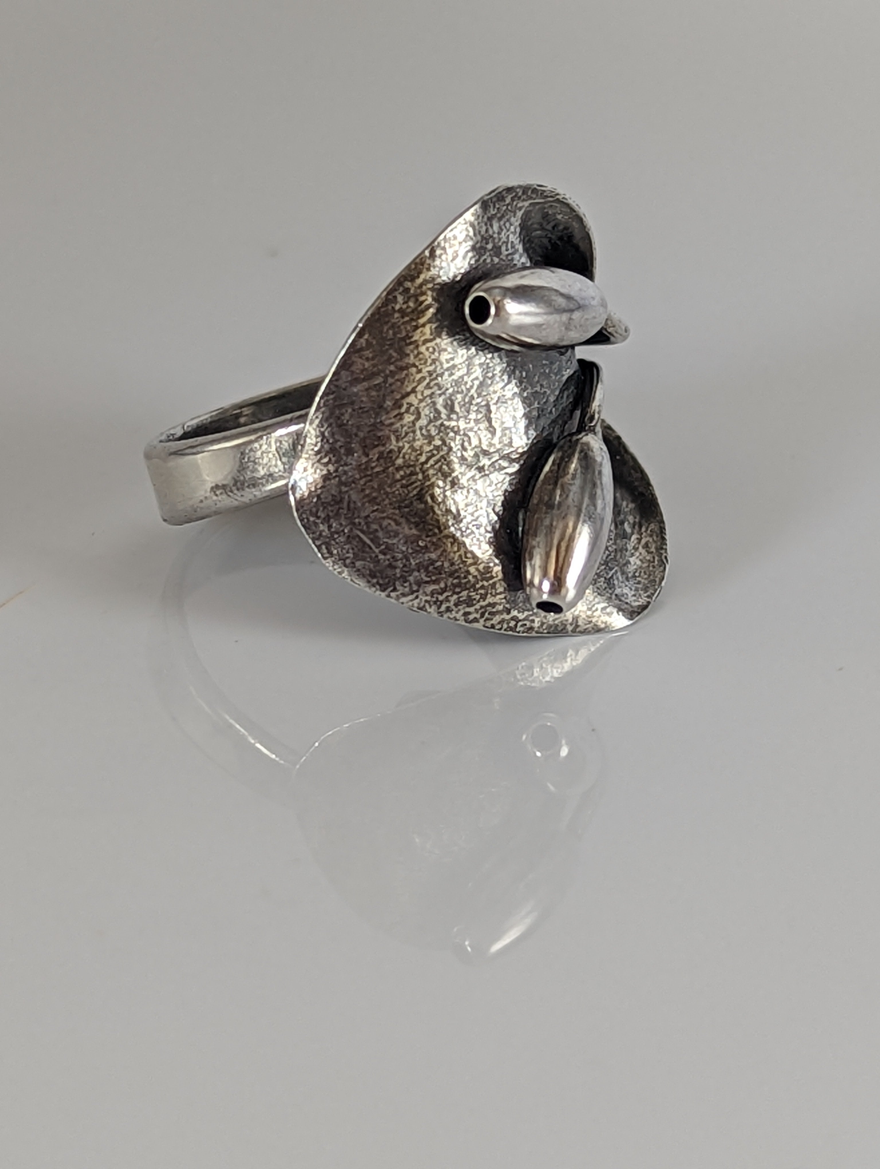 Silver Steed Big Leaf with Ornament Silver Ring