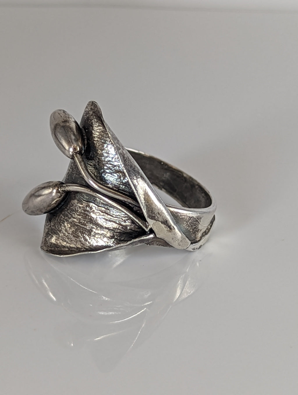 Silver Steed Big Leaf with Ornament Silver Ring