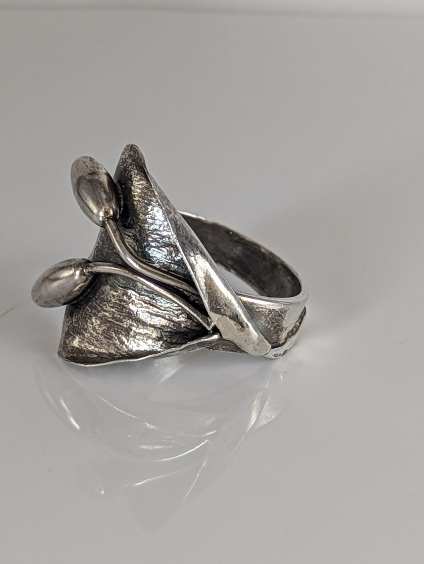 Silver Steed Big Leaf with Ornament Silver Ring