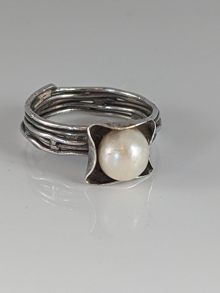 Silver Steed Wired Ring with Pearl