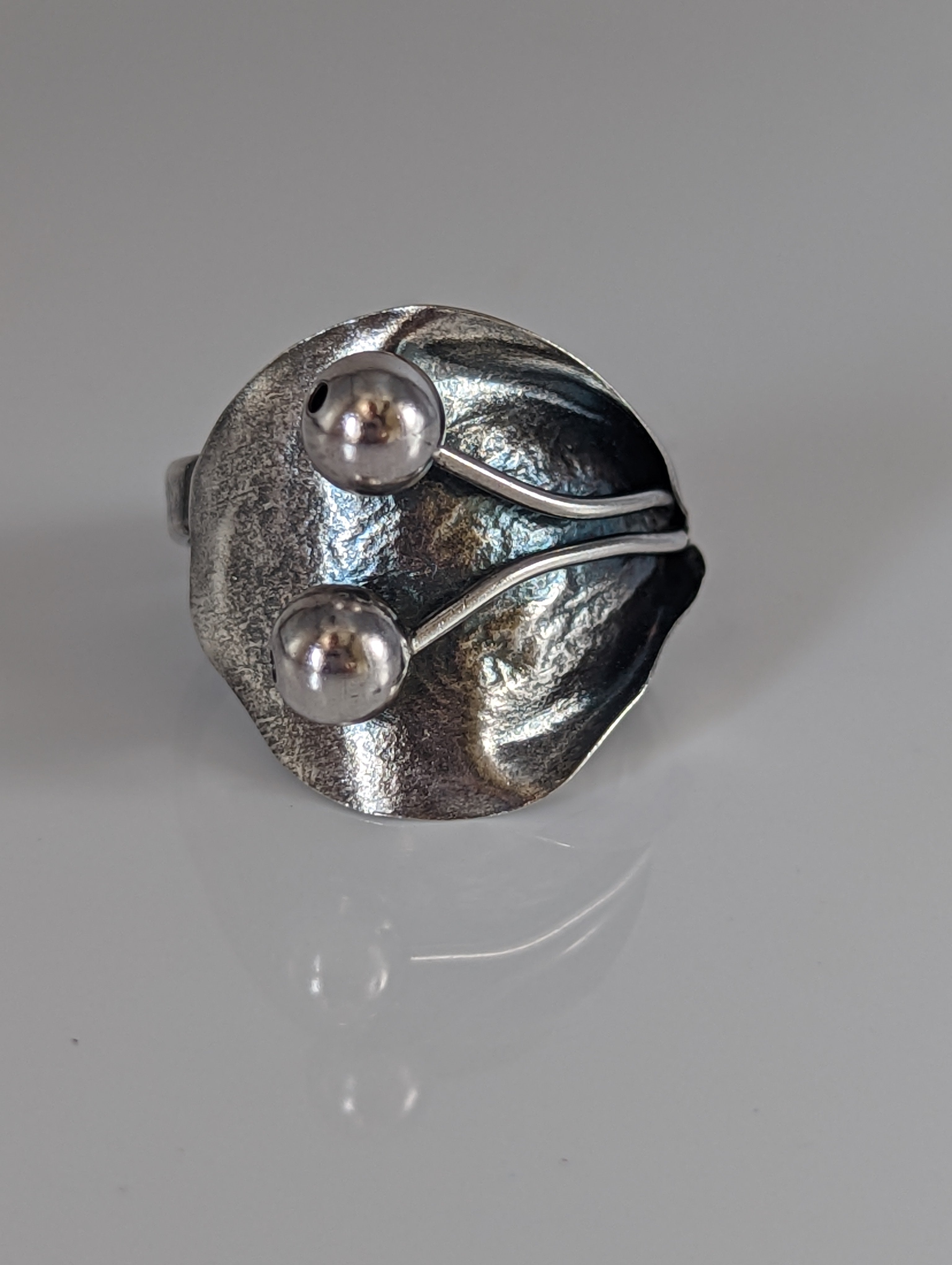 Silver Steed Big Leaf with Ornament Silver Ring