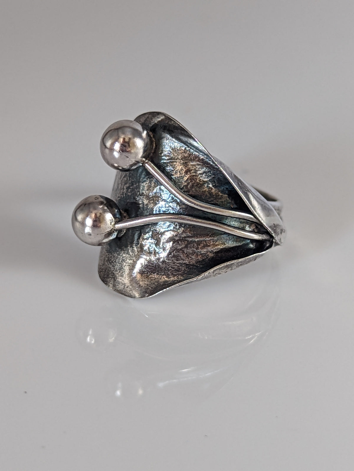 Silver Steed Big Leaf with Ornament Silver Ring