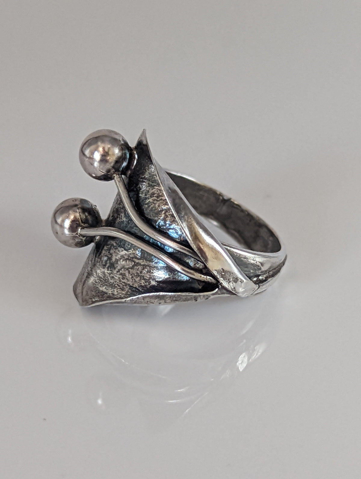 Silver Steed Big Leaf with Ornament Silver Ring