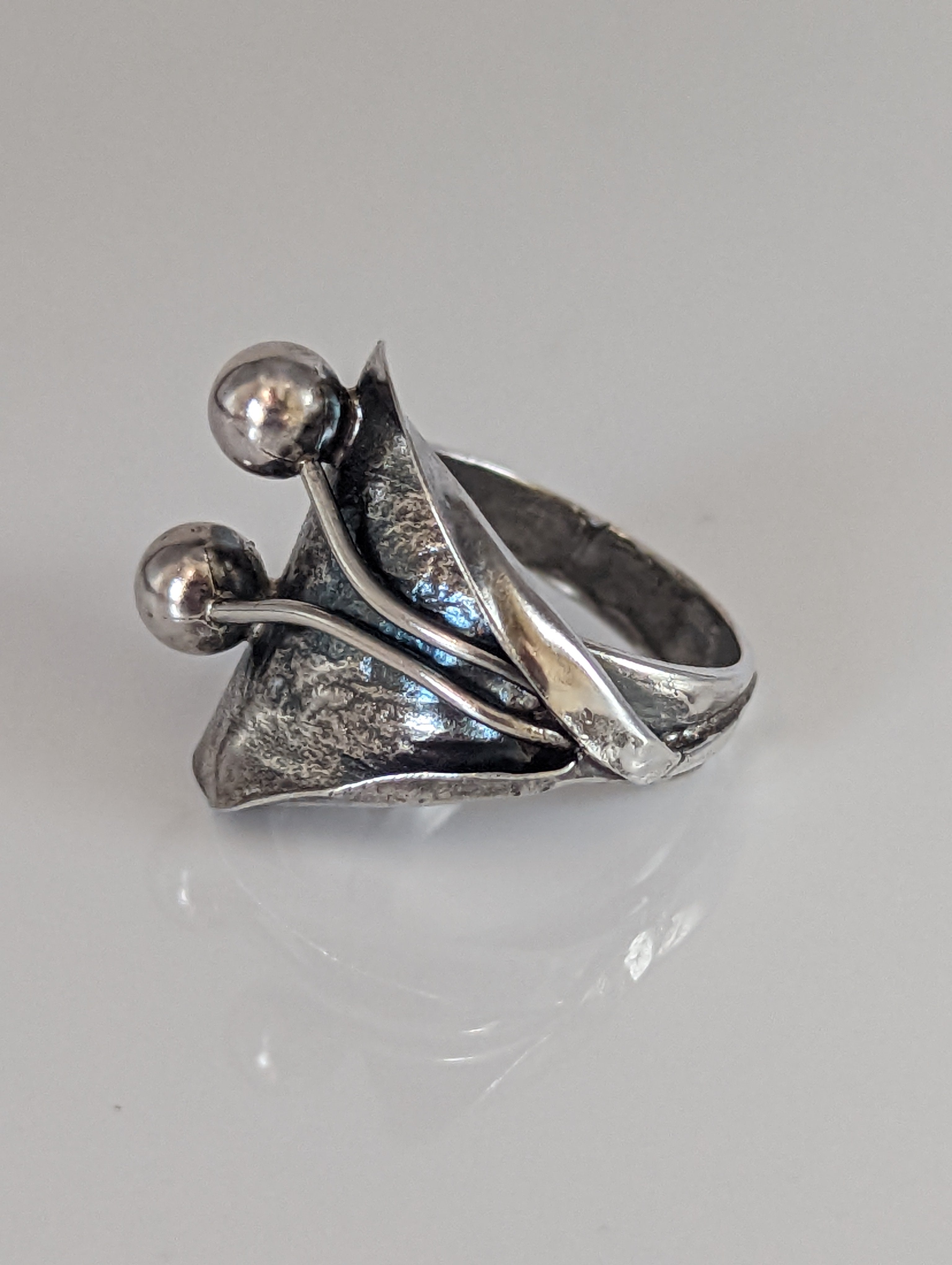 Silver Steed Big Leaf with Ornament Silver Ring