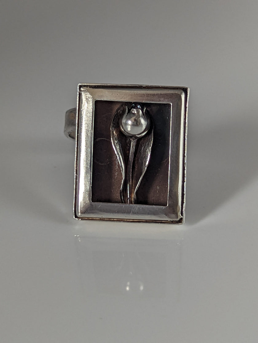 Silver Steed Large Unique Rose in a Frame Silver Ring