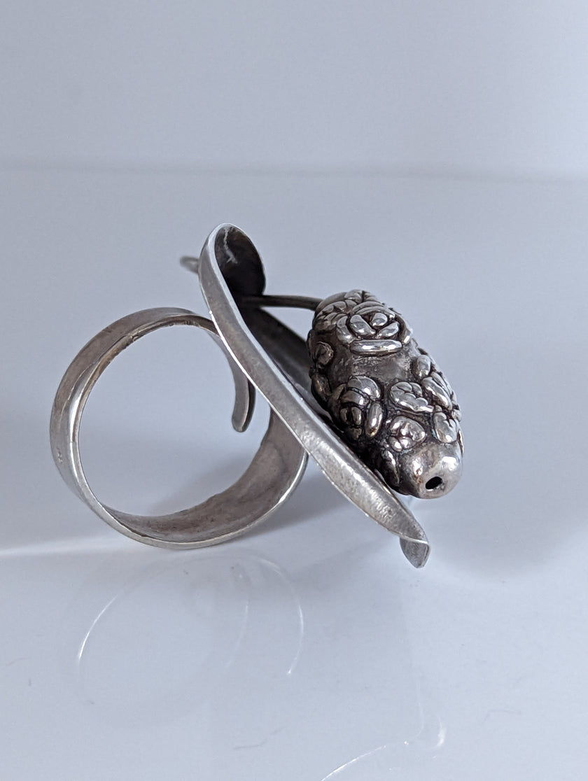 Silver Steed Unique, Extravagant Leaf Rings with motive