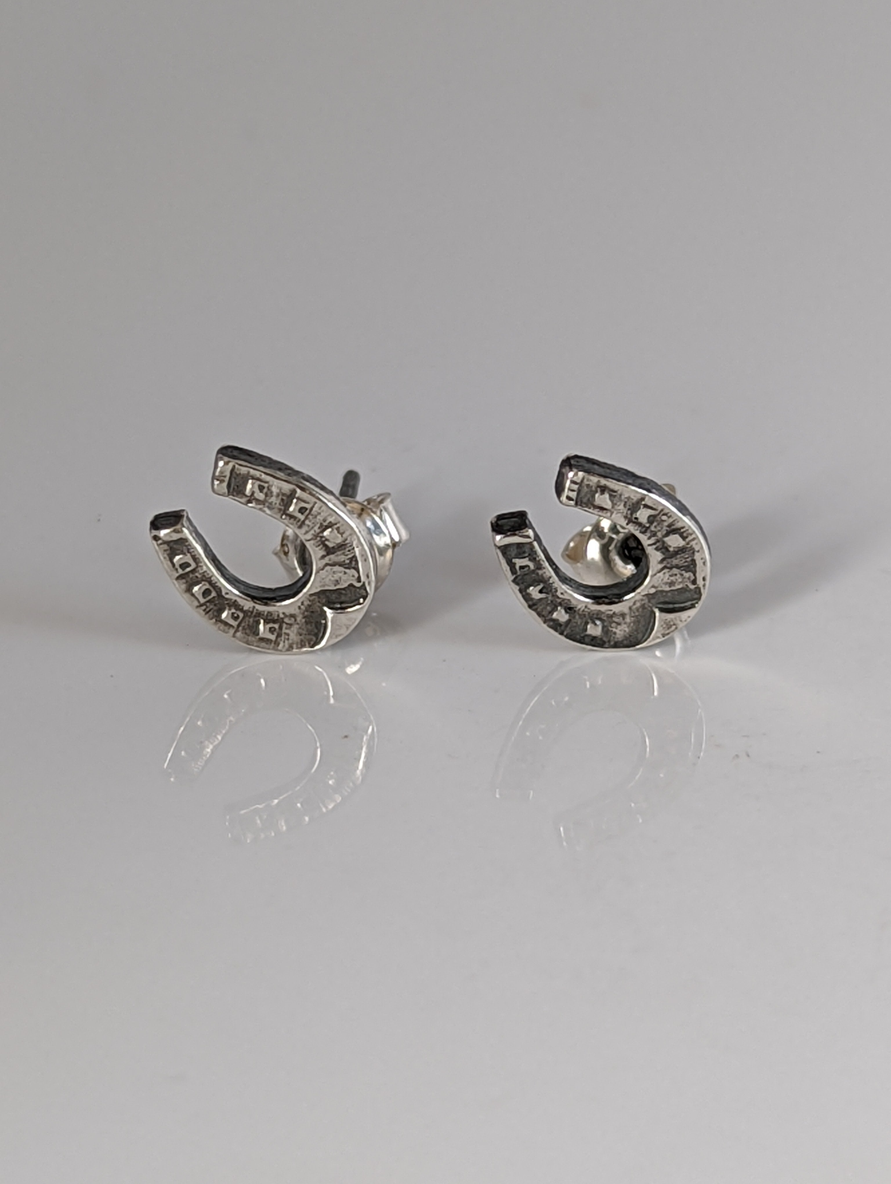 Silver Steed Horseshoe 3 Studs