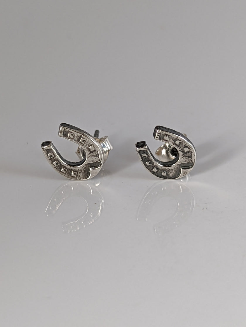 Silver Steed Horseshoe 3 Studs