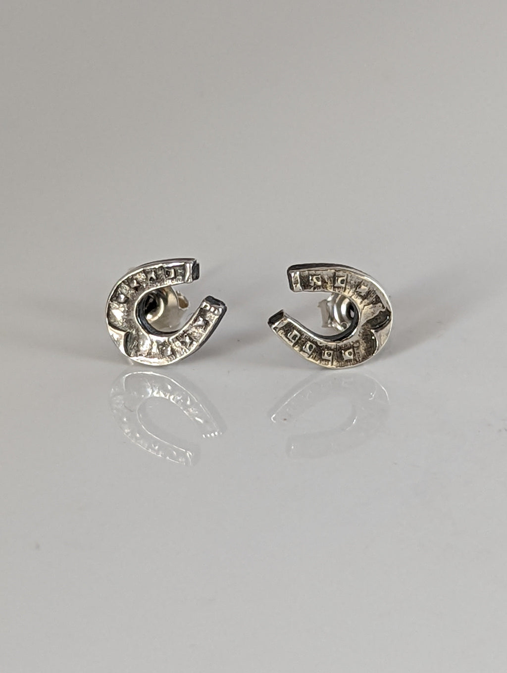 Silver Steed Horseshoe 3 Studs