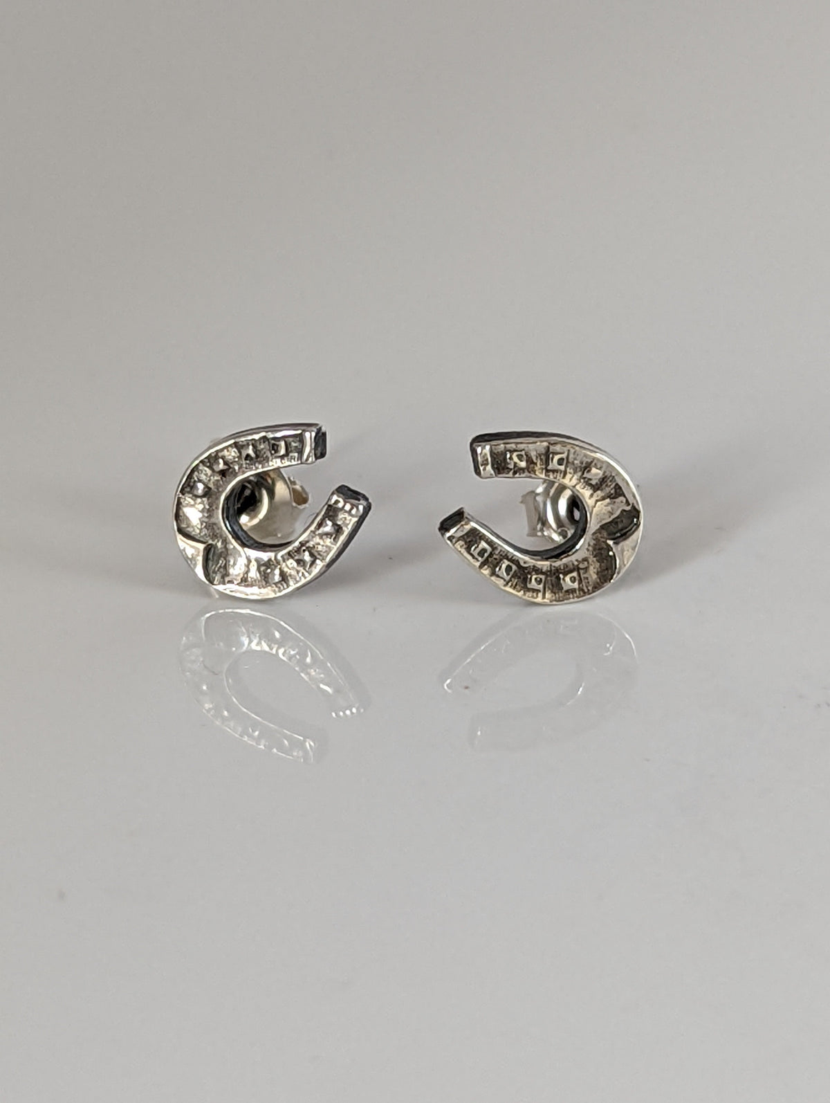 Silver Steed Horseshoe 3 Studs