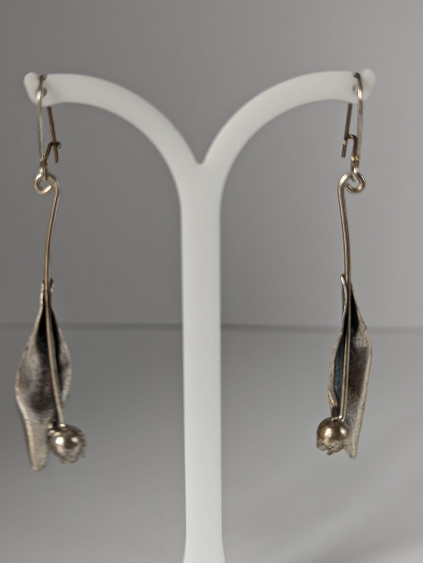 Silver Steed Tulip Dangling Earrings