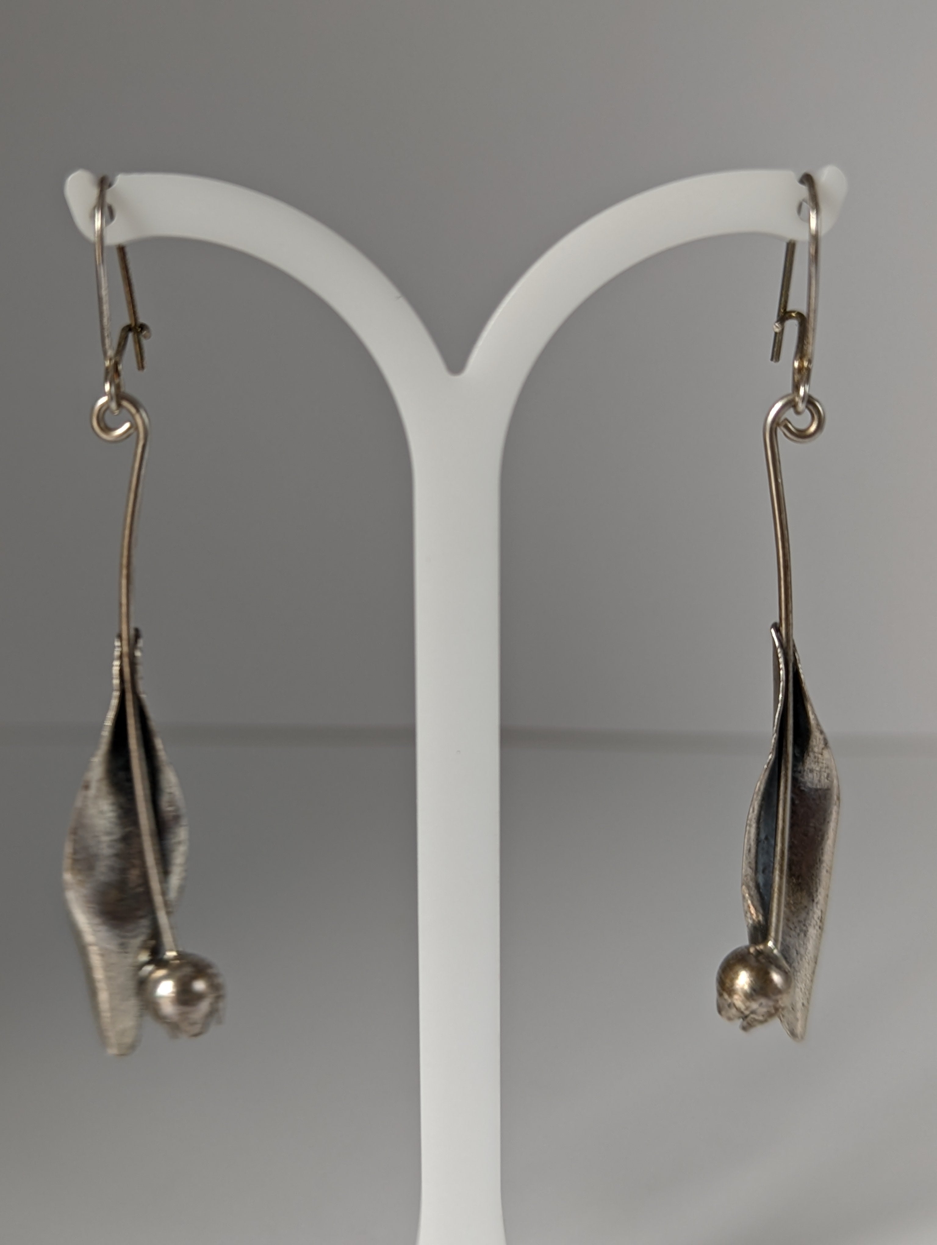 Silver Steed Tulip Dangling Earrings