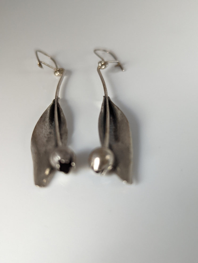 Silver Steed Tulip Dangling Earrings