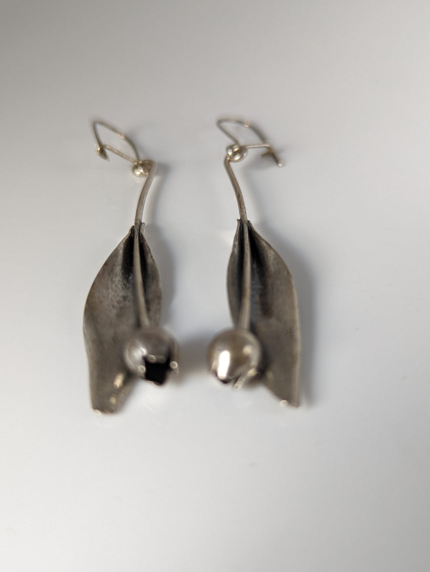 Silver Steed Tulip Dangling Earrings
