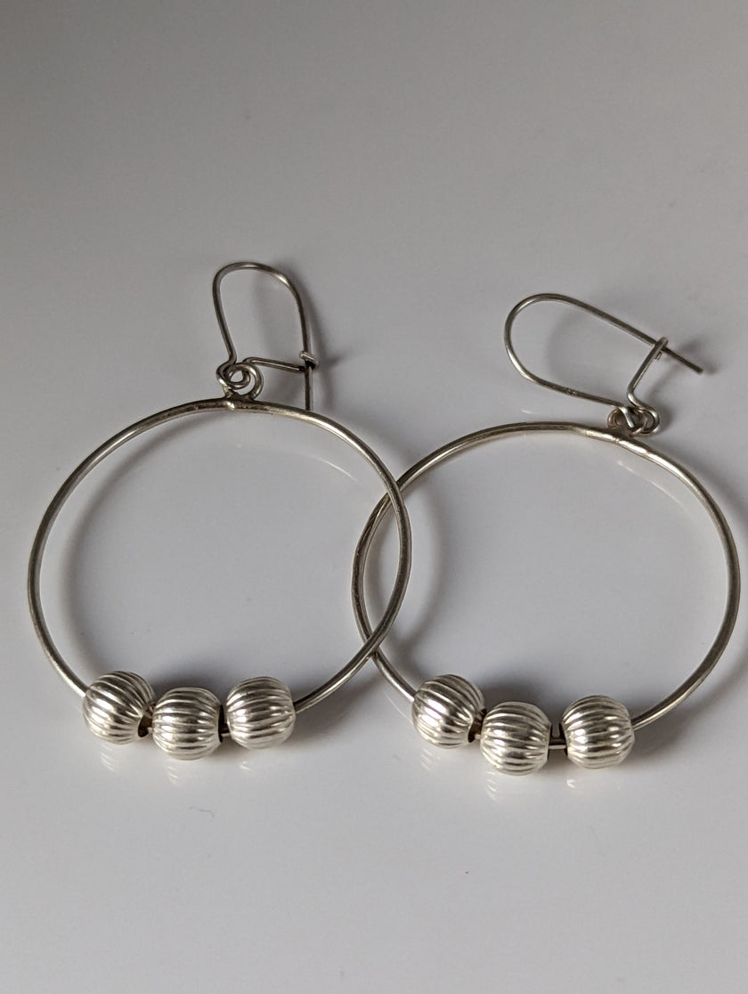 Silver Steed Loop with Buds Dangling Earrings