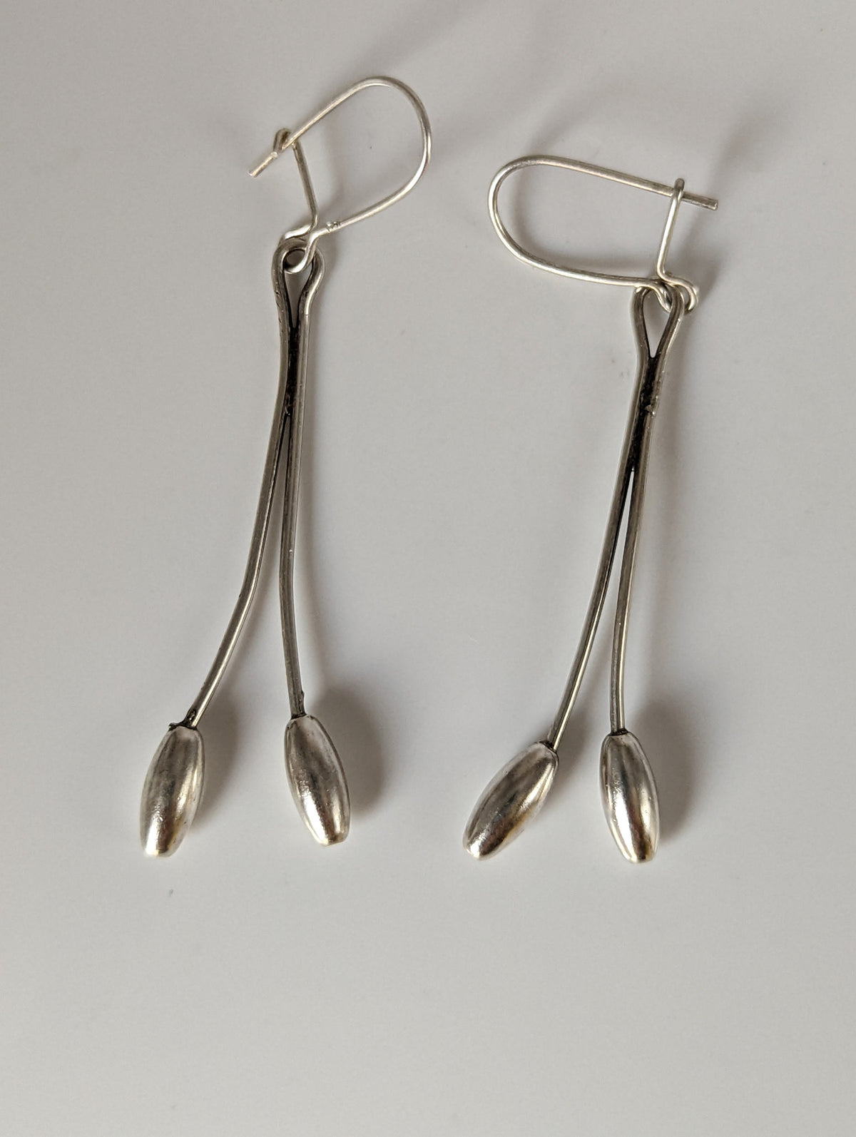 Silver Steed Flower Stem Dangling Earrings